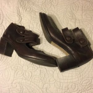 Vintage leather high heeled shoes! Very cute.